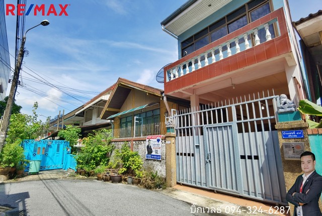 บ้านเดี่ยว บางซื่อ ประชาชื่น 6 แยก 2-1 เลียบคลองประปา พื้นที่ 44 ตร.ว. ใกล้สถานีรถไฟฟ้า MRT เตาปูน  และ สถานีบางซื่อ