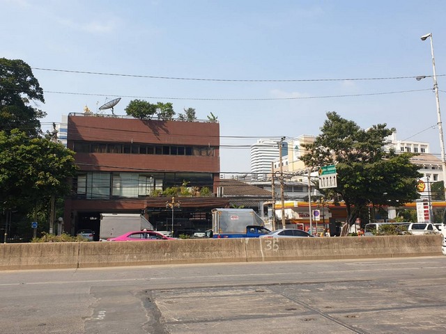 ขายที่ดินติดถนนสาทรเหนือ 78.4 ตรว พร้อมสิ่งปลูกสร้าง-สำนักงาน 4ชั้น ใกล้รถไฟฟ้าช่องนนทรีและสิ่งอำนวยความสะดวกมากมาย