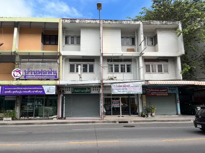 อาคารพาณิชย์ 3 ชั้น ถ.เคหะร่มเกล้า แขวงคลองสองต้นนุ่น เขตลาดกระบัง กรุงเทพมหานคร