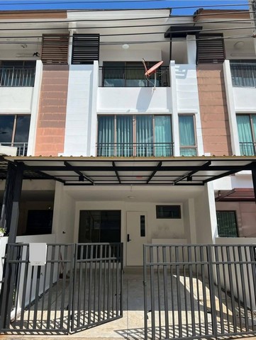 หมู่บ้านเดอะ ไพรเวท วิจเลจบางจาก ซอยอยู่ตรงข้ามทางด่วนสุขุมวิท62