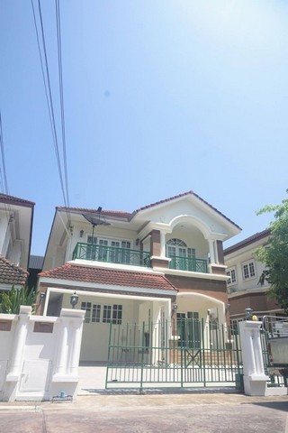 บ้านเดี่ยวพร้อมอยู่ให้เช่า ถนน ศรีนครินทร์ 51 ใกล้ ซีคอนสแควร์และรถไฟฟ้า MRT สายสีเหลือง