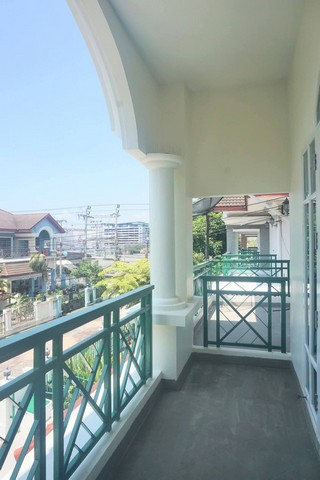 บ้านเดี่ยวพร้อมอยู่ให้เช่า ถนน ศรีนครินทร์ 51 ใกล้ ซีคอนสแควร์และรถไฟฟ้า MRT สายสีเหลือง