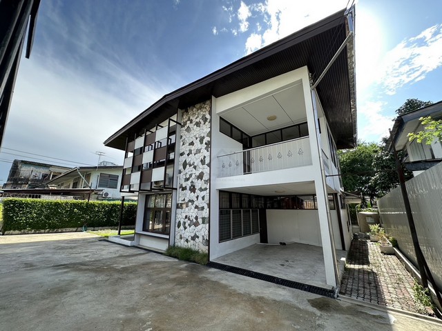 ให้เช่าบ้านเดี่ยว 2 ชั้น 100 ตรว. 5 ห้องนอน สุขุมวิท 64 บางจาก ใกล้ BTS ปุณณวิถี 600 เมตร