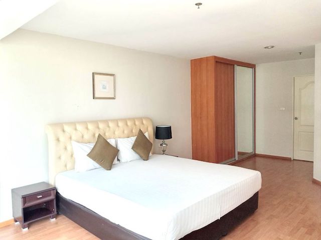 The Capital Sukhumvit 30 Pet Friendly spacious private 3rd floor BTS Phrom Phong