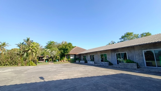 สระว่ายน้ำใส 8หลัง พลูวิลล่า ลำลูกกา-คลอง12 Wellness Senior Complex  เวลเนส  3.5ไร่ 5,600ตรม.