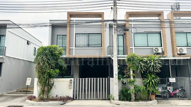 P2 ทาวน์โฮม เอสเกต เปี่ยมสุข แจ้งวัฒนะ - กาญจนาภิเษก หลังมุม