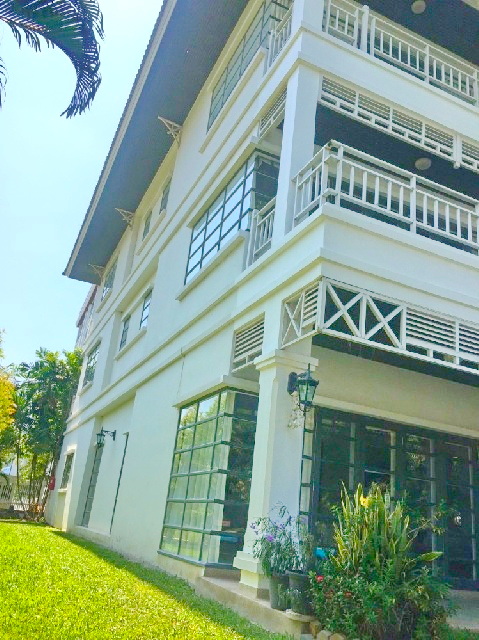 เขาตะเกียบ 2กม. โลตัส หัวหิน 700ม.ทาวน์โฮมหรูสไตล์รีสอร์ท 3 ชั้น หัวมุม 24 ตร.วา.4 นอน  จัดเต็มเฟอร์  วิวสระว่ายน้ำ วังไกลกังวล 4.1 กม. 