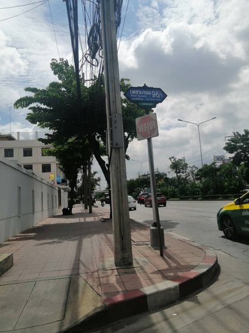 ที่ดินหนองแขม ที่ดินเพชรเกษมแถมสิ่งปลูกสร้าง อยู่ในแหล่งเศรษฐกิจทำเลทอัง