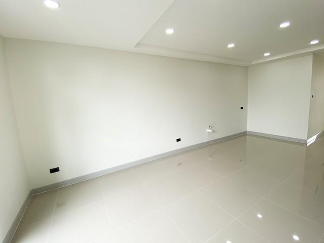 ขายทาวน์โฮมออฟฟิศ 4 ชั้น หลังมุม ซอยวชิรธรรม 60 มีให้เลือกหลายคูหา