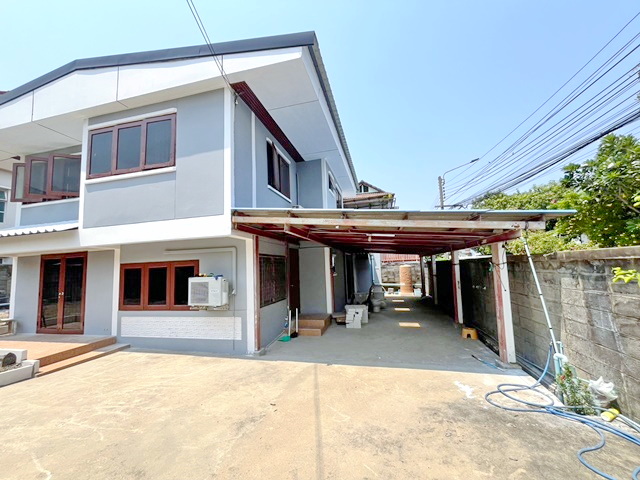 ใกล้ถ.งามวงศ์วาน 45-49 บ้านเดี่ยวใหญ่มาก 2 ชั้น 3-4นอน ให้เช่า 81ตร.วา ม.เกษตรศาสตร์  2.7กม. 244ตร.ม. MRT บางเขน 1.5 กม. ที่จอดรถ 5 คัน
