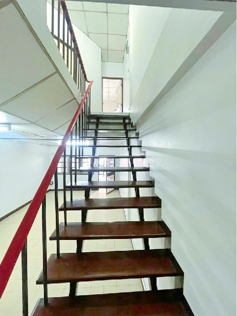 ทาวน์เฮาส์ 2 ชั้น  รีโนเวทใหม่ 3 นอน 2 น้ำ160 ตร.ม.ม.ราชภัฏจันทรเกษม 3.8 กม.