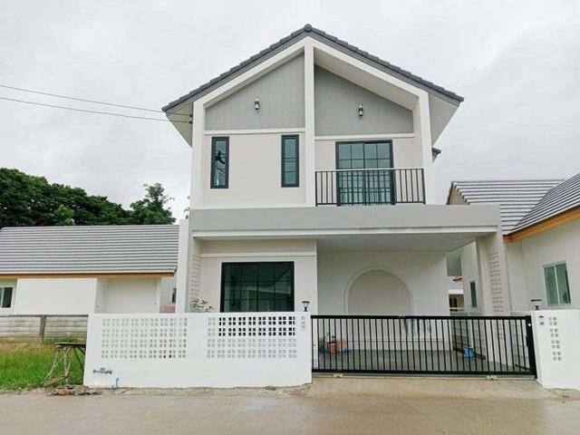 บ้านสวย 2 ชั้น สไตล์โมเดิร์นมินิมอล ท่ารั้ว ดอยสะเก็ด