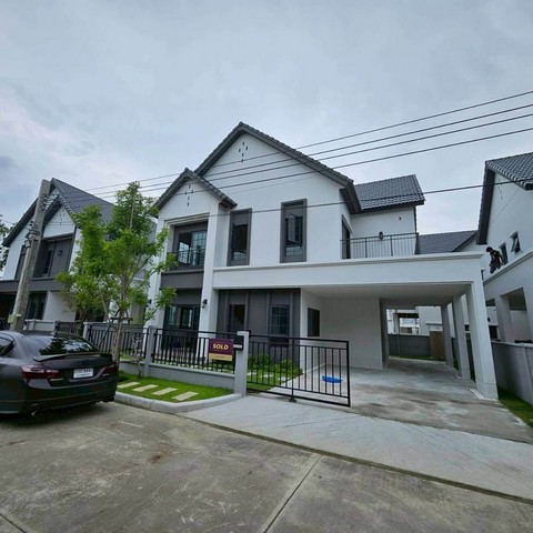 Centro Bangna luxury House Fully Furnished พร้อมเข้าอยู่