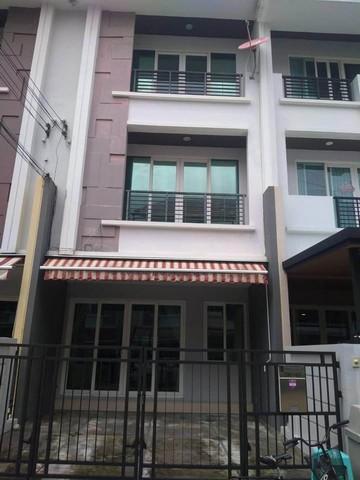 ให้เช่าทาวน์โฮม 3 ชั้น โครงการบ้านกลางเมืองเออบาเนี่ยน ย่านลาดพร้าว เลียบด่วน  ใกล้ MRT ลาดพร้าว 71 ทาวน์อินทาวน์ ** ทำออฟฟิศจดบริษัทได้