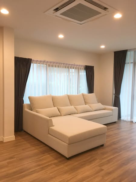 ให้เช่าบ้านเดี่ยว เศรษฐสิริ กรุงเทพกรีฑา ขนาด 58 ตร.ว. 2 ชั้น 3ห้องนอน 3 ห้องน้ำเครื่องใช้ไฟฟ้าครบถนนกรุงเทพกรีฑา