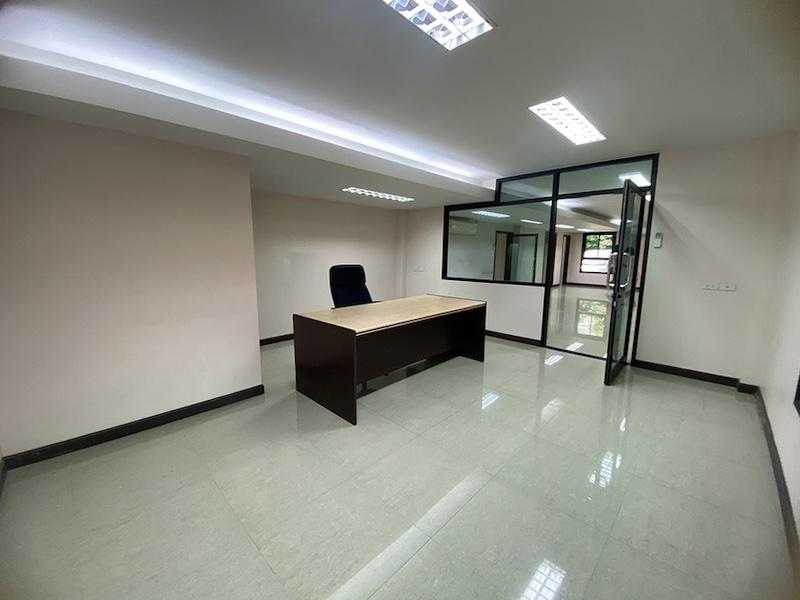 BR 1415 ให้เช่าอาคารสำนักงาน 3 ชั้น ขนาดใหญ่ ตกแต่งพร้อมใช้งาน ใกล้สนามบินดอนเมือง ซอยประชาอุทิศ 15
