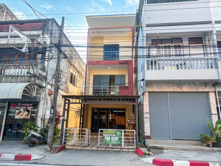 3 Story Commercial Building for Rent Prime Location in Nathon Koh Samui close to the market and ferry Ideal for office clinic or retail