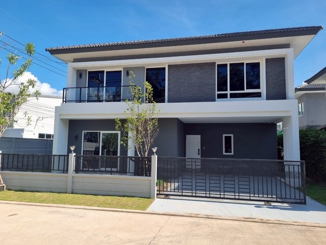 Vายบ้านเดี่ยวหลังใหญ่อายุ 1 ปี 4ห้องนอน 3ห้องน้ำ ใกล้รพ.กรุงเทพระยอง 