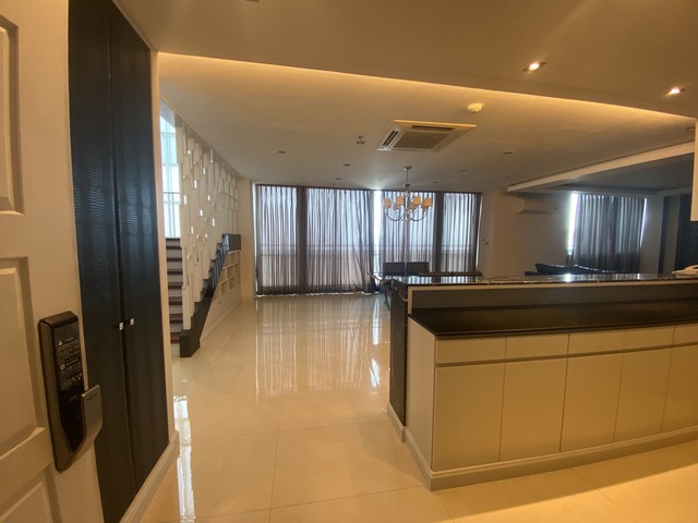 รหัสC6777 ให้เช่าคอนโด Penthouse Duplex  2ชั้น เดอะโฟร์วิงส์ เรสซิเดนซ์ ศรีนครินทร์ 3 ห้องนอน