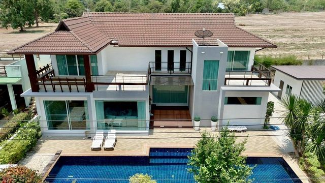 ให้เช่า 65,000 บาท/เดือน ขาย 12.5 ล้าน 234 ตรว. 4 นอน 5 น้ำ #ดอยคำฮิลล์ไซด์2 #หางดง #วิวภูเขาและวิวทะเลสาบ จากสนามบิน 15 นาที 