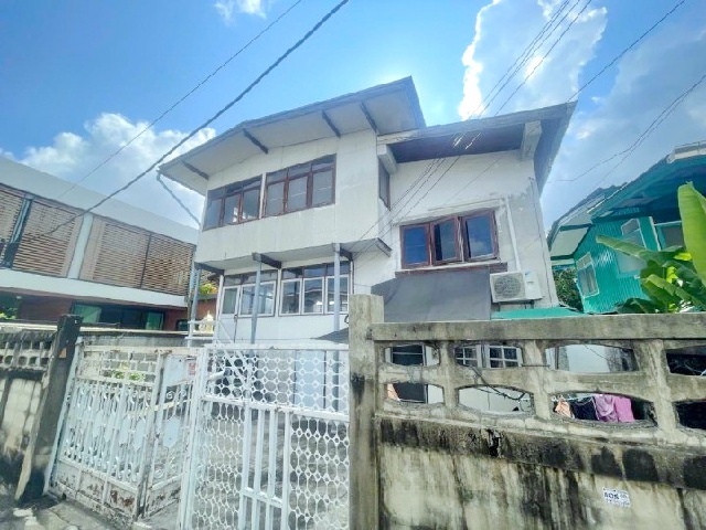 บ้านเดี่ยว 2.5 ชั้น ตลาดสดบางปะกอก 2.2 กม. พณิชยการเชตุพน 1.9 กม. 17ตร.วา.67 ตร.ม.3 นอน 1 น้ำ  วิวแม่น้ำเจ้าพระยา สะพานพระราม 9  