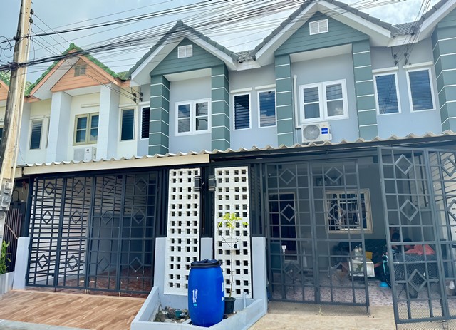 มณีแก้วกรีนเฮ้าส์ ซ.3 ถนนเลี่ยงหนองมน 2 ห้องนอน 2 ห้องน้ำ ต่อเติมเคาเตอร์ครัว และโรงจอดรถ