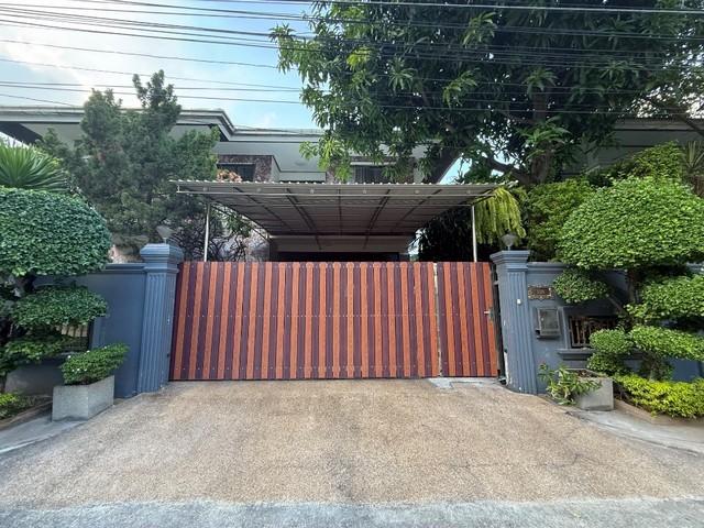 ให้เช่าบ้านเดี่ยว 100 ตรว. หมู่บ้านธารารมณ์ หัวหมาก ซอยรามคำแหง 43-1  ใกล้ทาวน์อินทาวน์ ตรงข้ามบดินทร์เดชา เลียบด่วน เงียบสงบ ใกล้ทางด่วน