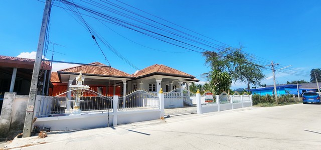 ประกาศให้เช่า บ้าน ภิรมย์สุข 10000 thb 3 Bedroom 2 BR ขนาดเท่ากับ 0 Rai 1 ngan 0 ตร.ว. ไม่ไกลจาก ใกล้มหาวิทยาลัยอาชีวศึกษาเพชรบุรี สถานีตำรวจภูธรอำเภอเมืองเพชรบุรี ห้างโรบินสัน ไลฟ์สไตล์ เพชรบุรี ร้านก๋วยเตี๋ยวเนื้อตาวีเจดีย์แดง ร้านหมูกระทะศรีปทุม แ