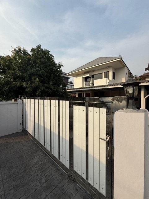 ให้เช่าบ้านเดี่ยว 2 ชั้น 4 ห้องนอน ย่านเลียบด่วน  ลาดพร้าว 71 ซอยสังคมสงเคราะห์ พร้อมเฟอร์นิเจอร์ เหมาะอยู่อาศัย