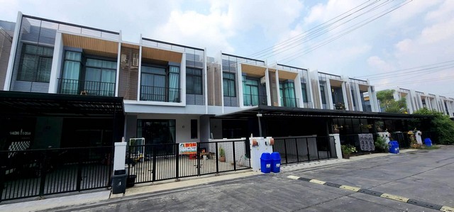 รหัส  16536 ขายด่วน ๆ ทาวน์เฮาส์ โมทาวน์ ไลท์ ชัยพฤกษ์ พท. 0 Rai 0 NGAN 24 ตร.วา 0 BEDROOM ใกล้กับ ใกล้เดอะคริสตัล เพียวเพลส ตลาดสมบัติบุรี ตลาดบางบัวทองเทศบาลบางบัวทอง เข้าออกได้หลายทาง