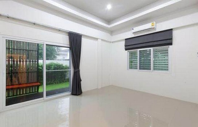ให้เช่าบ้านเดี่ยวชั้นเดียว 43 ตร.ว .2 ห้องนอน 2 ห้องน้ำ หมู่บ้านบ้านทิวสน  ใกล้ห้าง CDC  เลียบทางด่วนเอกมับ-รามอินทรา ลาดพร้าว 87