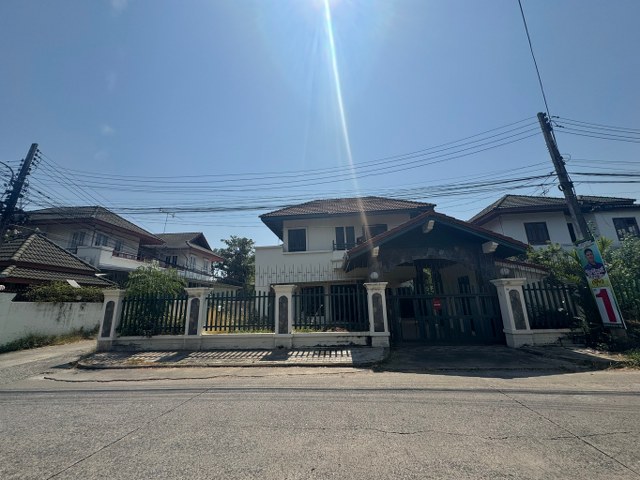 ขายบ้านเดี่ยวหลังมุม 2 ชั้น เนื้อที่ 85 ตร.ว หมู่บ้าน วังทองริเวอร์ปาร์ค หลังเชียร์รังสิต ขายตามสภาพ ในทำเลดี  อ.ลำลูกกา จ. ปทุมธานี