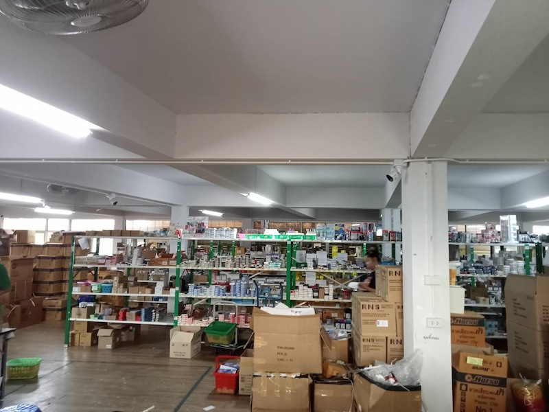 BH3589 ให้เช่าอาคารพาณิชย์ 3 ชั้น พื้นที่ใช้สอย 1,456 ตร.ม. ติดถนนพุทธมณฑลสาย 4 ใกล้ถนนเพชรเกษม เหมาะสำหรับทำโกดัง คลังสินค้า หรือสำนักงาน