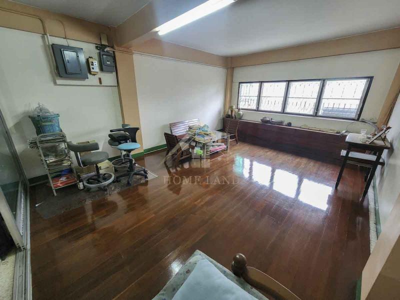 อาคารพาณิชย์ 4.5 ชั้น อ่อนนุช 60 ติดถนนใหญ่ ใกล้รถไฟฟ้า มีที่จอดรถ
