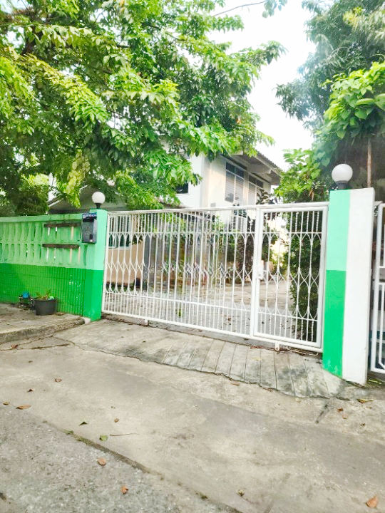 ARL บ้านทับช้าง 3.5 กม คฤหาสน์ 2 ชั้น 1ไร่  รร.นานาชาติแอสคอท 2.5 กม. สิ่งอำนวยครบครัน 3 นอน 3 น้ำ  ตลาดการเคหะกรุงเทพกรีฑา 1.1 กม.  