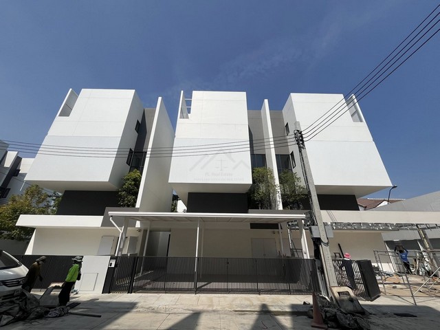 ขายบ้านแฝดบ้านใหม่ 3.5 ชั้น ARKIN VIBHAVADI (อาคิน วิภาวดี 84) บ้านใหม่ ใกล้สนามบินดอนเมือง 