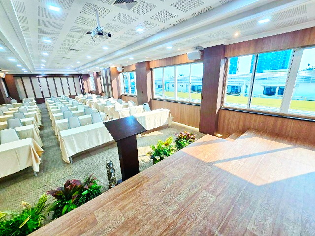 ลานกว้างแบบโอเพ่นแอร์  BTS อ่อนนุช บางจาก 1กม.ให้เช่าห้องประชุม 260 ตร.ม. 180 ท่าน รร.นานาชาติเวลล์ส  400 ม.