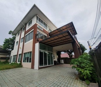  ให้เช่าบ้านเดี่ยว 3 ชั้น เกษตร -นวมินทร์ ซอย 7 ขนาด 4 ห้องนอน 5 ห้องน้ำ  แอร์ 6  ห้องแม่บ้านแยกต่างหาก