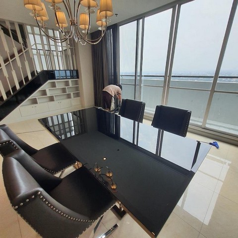 ให้เช่าคอนโด 2 ชั้น โครงการเดอะโฟร์วิงส์ เรสซิเดนซ์ (ศรีนครินทร์) Penthouse Duplex พร้อมเฟอร์จิเนอร์