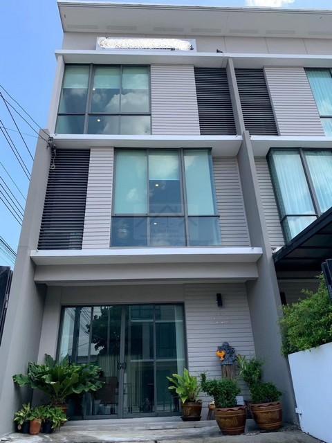 ให้เช่าโฮมออฟฟิศ 3 ชั้น 161 ตรม. โครงการพาทิโอ ลาดกระบัง - มอเตอร์เวย์ ตกแต่งพร้อมใช้งาน