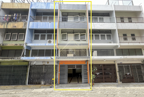 RHL085ให้เช่า อาคารพาณิชย์ 3.5 ชั้น รีโนเวท ใกล้ซอย จรัญฯ 40/1ที่ตั้ง : 296 ถนนจรัญสนิทวงศ์ แขวงบางยี่ขัน เขตบางกอกน้อย กรุงเทพรายละเอียด- เนื้อที่ 15 ตร.ว. พื้นที่ใช้สอย 160 ตร.ม - 3 ห้องนอน 2 ห้องน้ำ 1 ห้องรับแขก - 1 ห้องเอนกประสงค์ 1 ระเบียง 1 ดาดฟ้า- 1 ห้องครัว- 1 ที่จอดรถ- หันหน้าทิศตะวันตกเฉียงใต้- ใกล้รถไฟฟ้าสถานีบางยี่ขันเพียง 20 เมตร- หน้าตึกกว้าง 4 เมตร ลึก 12 เมตรทำเลใกล้เคียง - เซ็น�