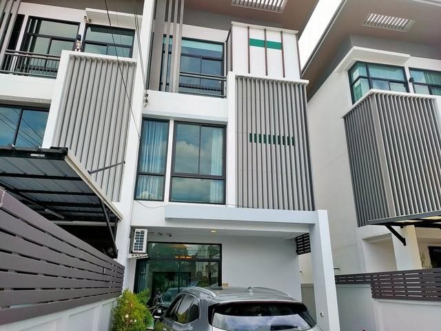 ขายทาวน์โฮม 3ชั้น แปลงมุม โครงการ cozy ซอยสตรีวิทยา2 เขตลาดพร้าว