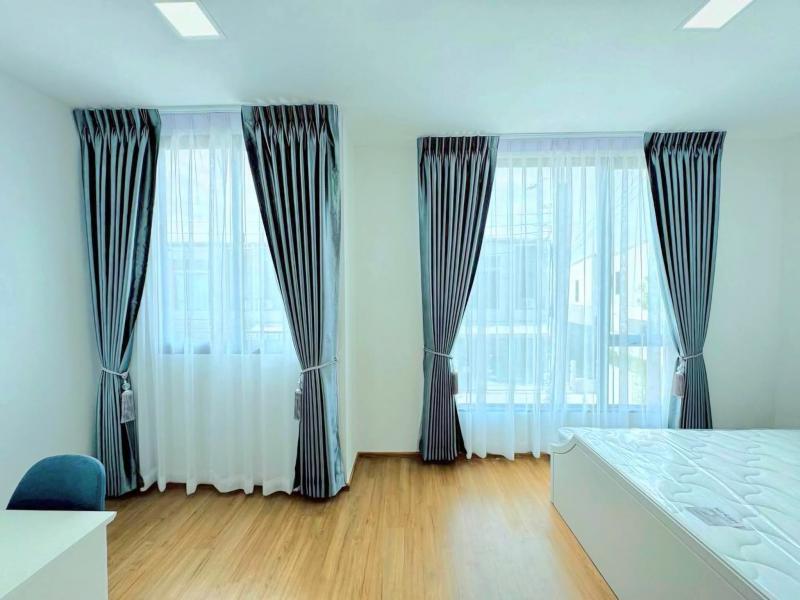 Pleno Sukhumvit Bangna 2 Townhome สะดวก สะอาด ใกล้ Mega Bangna***Services for selling/renting houses, condos and consulting. Interested parties can contact us at any time.***For more information or pictures or to make an appointment to view the room, please contact EkkachaiT. 089-799-5598Line ID: @auiauiaui001 (add @ in front) (Agent Post)3 Bedroom  2 BathroomArea 17.5 square wah, usable area 106 square metersRental 35,000.-/monthNearby places- Mega Bangna- IKEA- Central Bangna- Concordian International School- VERSO International School- Prince Suvarnabhumi Hospital.