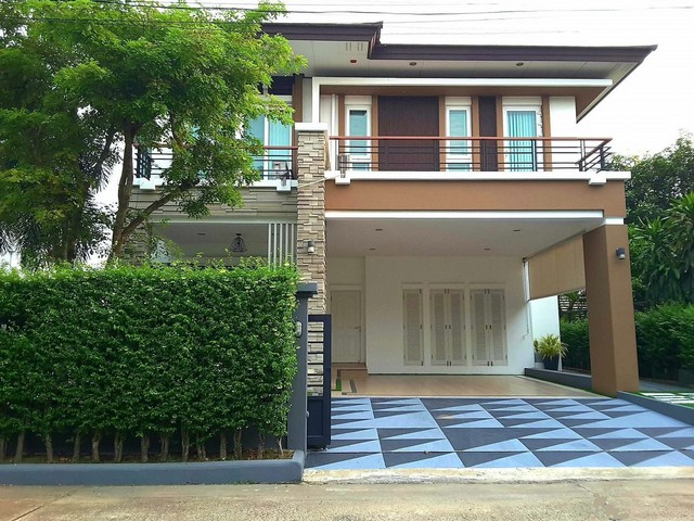 LVPU53255 ให้เช่า  บ้านเดี่ยว โฮม ออน กรีน ธัญธานี HOME ON GREEN THANYATHANI ในสนามกอล์ฟ บรรยากาศธรรมชาติ กว่า400ไร่ราคาเช่า : 45,000 บาท/เดือนที่ตั้ง : ถนนลำลูกกา ตำบลลาดสวาย อำเภอลำลูกกา จ.ปทุมธานี 12150ชื่อโครงการ : โฮม ออน กรีน ธัญธานี / HOME ON GREEN THANYATHANIรายละเอียด : - ขนาด 76 ตร.วา- พื้นที่ใช้สอย 260 ตร.ม. (บ้านไซด์ใหญ่)- 4 ห้องนอน     - 4 ห้องน้ำ        - มีห้องอเนกประสงค์-ห้องนอนชั้นล่าง 1ห้อง- ทางลาด : รถเข็นเด็กเล็ก/ผู้