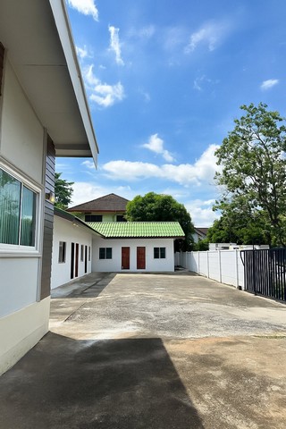 RH01965 ให้เช่า บ้านขนาด 160 ตรว 6 ห้องนอน 1 ห้องทำงาน 7 ห้องน้ำ พาร์ค วิว วิลล่า (บางนา ตราด กม.6) พาร์ค วิว วิลล่า ติดต่อAgent  : คุณเด่นชัย                  : 09-8481-8989                  :06-2839-4747 ID Line        :0984818989                   : https://line.me/ti/p/ezz8HbMifzWhatsApp   :+66984818989          : แอดไลน์ แคปหน้าจอสอบถามได้เลยครับโครงการ, พาร์ค วิว วิลล่า บางนา ตราด กม.6บ้านเดี่ยว 2 ชั้น  160 ตรว. โซน Office ห้องกั้นกระจก 1 ห้อง โซนครัว และ 1 ห้องน้ำโซนห้องพัก ทั้งหมด 6 ห้อง มีห้องน้ำ�