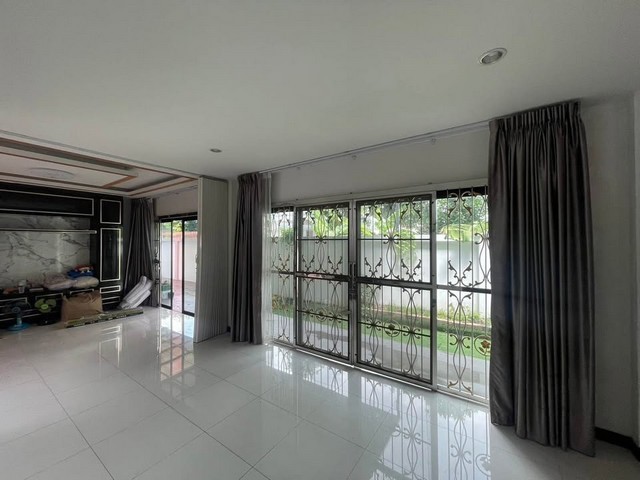 RHT2356ให้เช่าบ้านเดี่ยว2.5 ชั้น  ย่าน ตลิ่งชันถนนบรมราชชนนี หมู่บ้านสิริจันทร์ ซ.ฉิมพลี6/1 ใกล้ทางด่วนศรีรัชใกล้สถานนีรถไฟตลิ่งชัน   ใกล้ Central ปิ่นเกล้าเนื้อที่ 73 ตรว.4 ห้องนอน 4 ห้องน้ำ 4ที่จอดรถสนใจติดต่อคุณเจี๊ยบ 092-851-6969Line: KETI2522ราคาเช่า 45,000 บาท/เดือน( ภายในเดือนนี้ ) หมู่บ้านสิริจันทร์ ซ.ฉิมพลี6/1 แขวงฉิมพลี เขตตลิ่งชัน กรุงเทพ 10170หลัง สน.ตลิ่งชัน ทำเลดี ทำเลทองหมู่บ้านสิริจั�