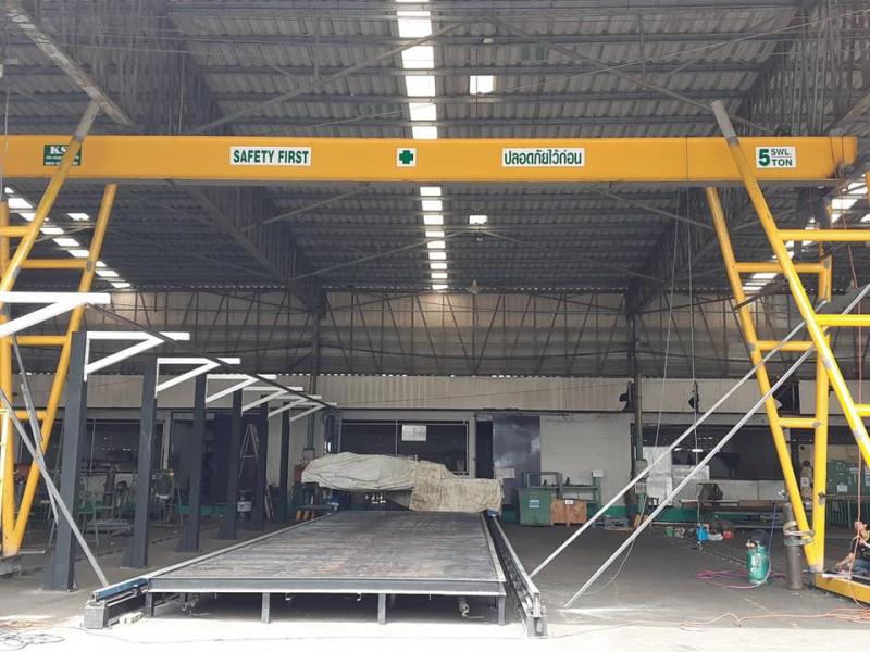 นครเครน (Nakhon Crane Co., Ltd.)ผู้เชี่ยวชาญด้านการออกแบบ ผลิต และติดตั้ง เครนรอกไฟฟ้า เครนโรงงานครบวงจรเราจัดจำหน่าย รอกไฟฟ้าแบบสลิง (Wire Rope Hoist) และ รอกไฟฟ้าแบบโซ่ (Chain Hoist)ตั้งแต่ขนาด 1 ตัน ถึง 2000 ตัน รองรับการใช้งานในโรงงานอุตสาหกรรมทุกประเภท✅ บริการของเรา:จำหน่ายและติดตั้ง เครนรอกไฟฟ้าเหนือศีรษะ (Overhead Crane)จำหน่าย เครนขาสูง (Gantry Crane) และ เครนสนาม (Jib Crane)บริการออกแบบระบบ รางไฟเครน (Busbar System)